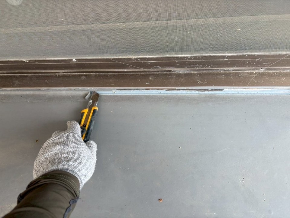 コーキングも撤去していきます