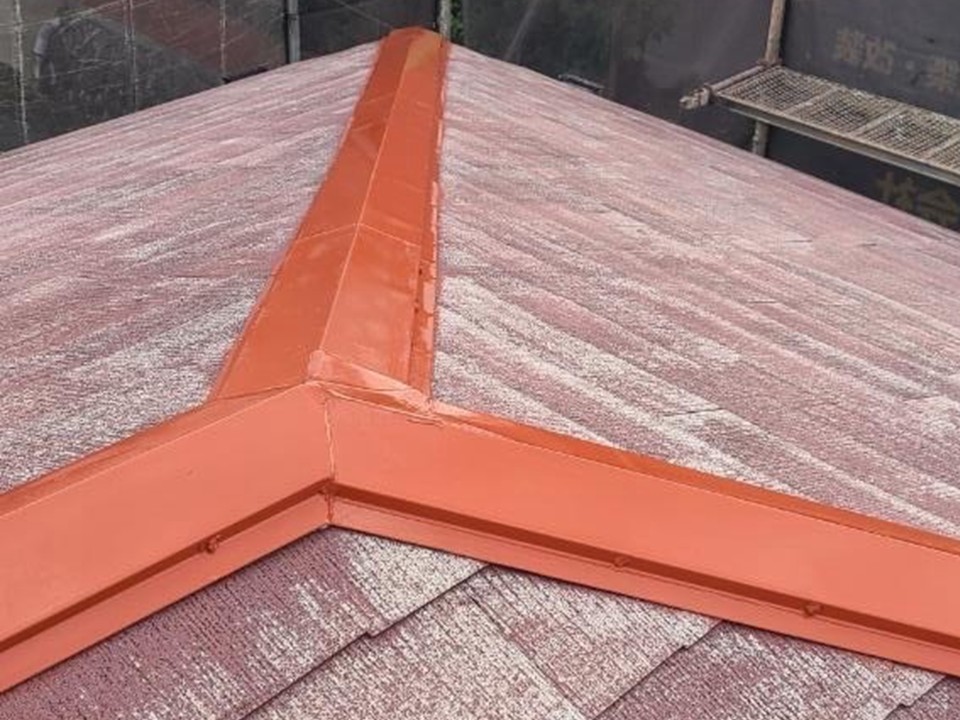 棟板金の錆止め作業