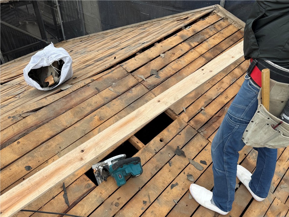 バラ板の補強をしていきます