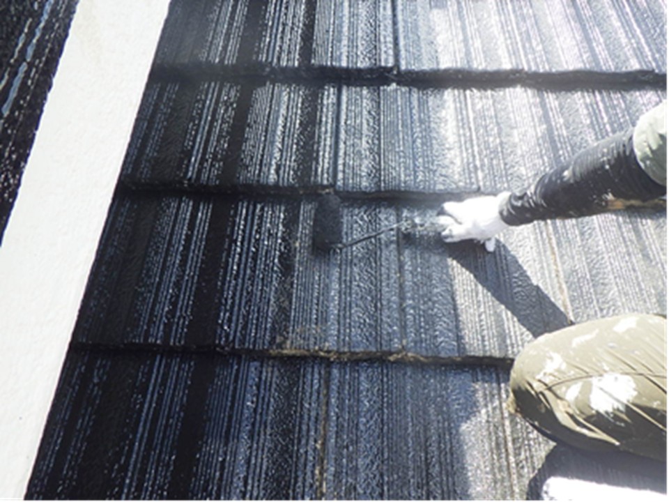 上塗り作業です