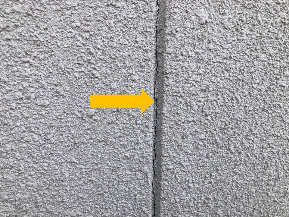 モルタル外壁　ひび割れ