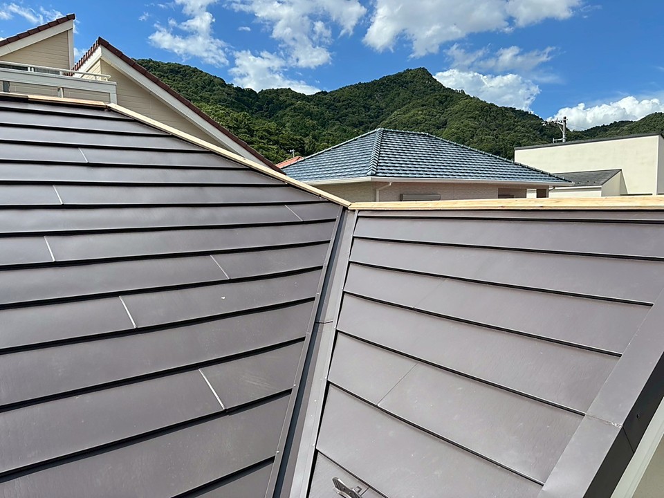 新しい屋根材施工完了
