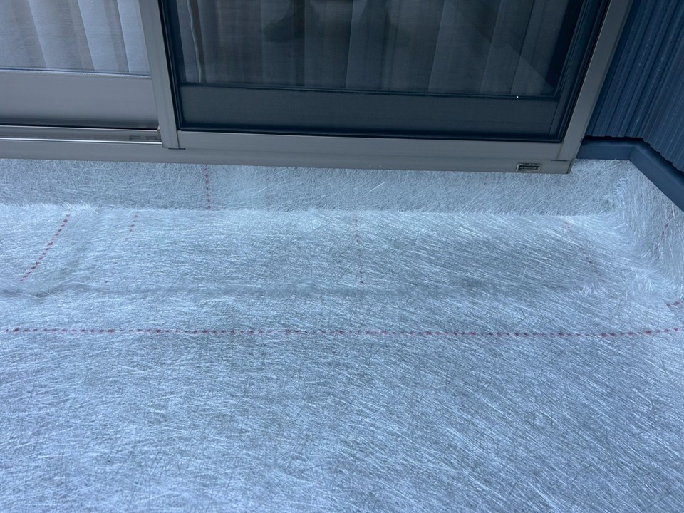 ガラスネットを敷き込みます