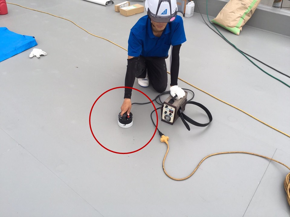 IH誘導加熱機によるディスク融着作業