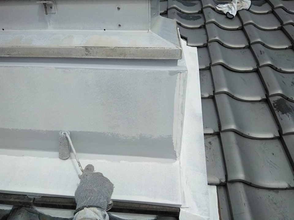 仕上げ塗装中の様子