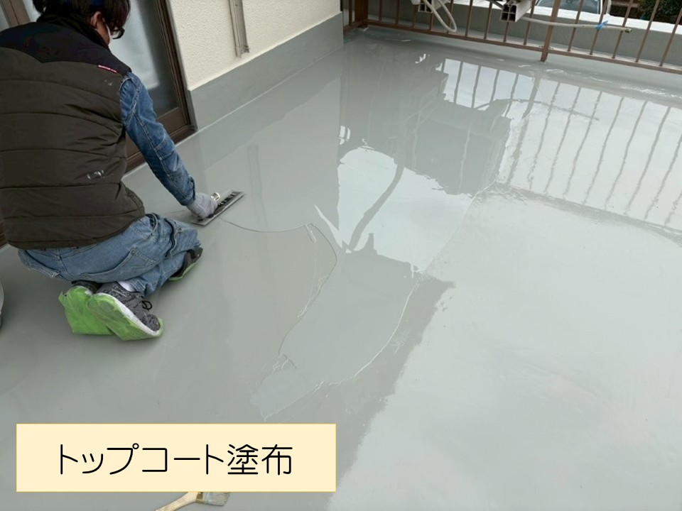 トップコートを塗布していきます