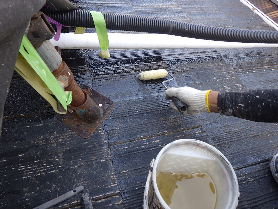 下塗り作業です