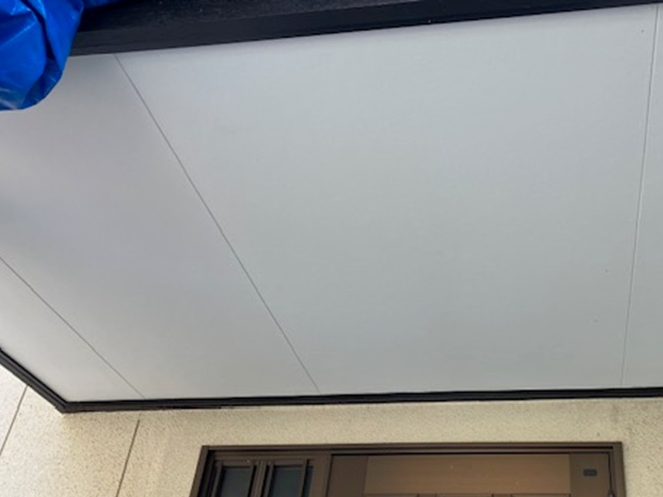 軒天材の張り替えを行いました