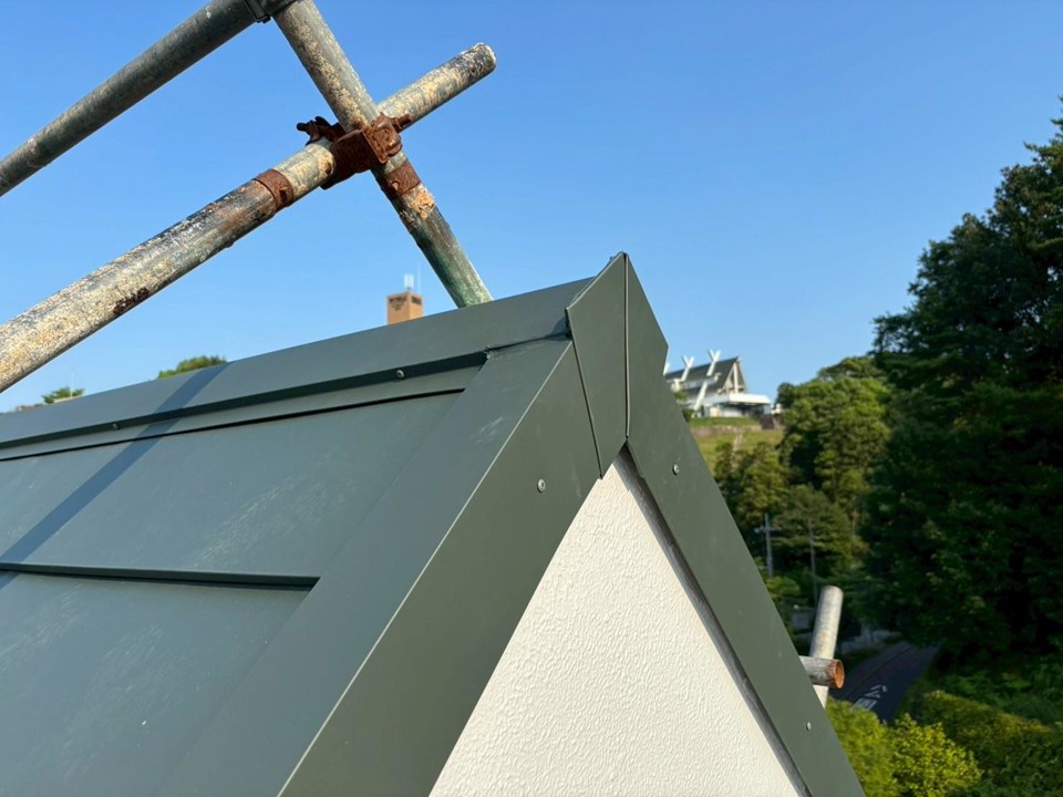 棟板金の端部処理です