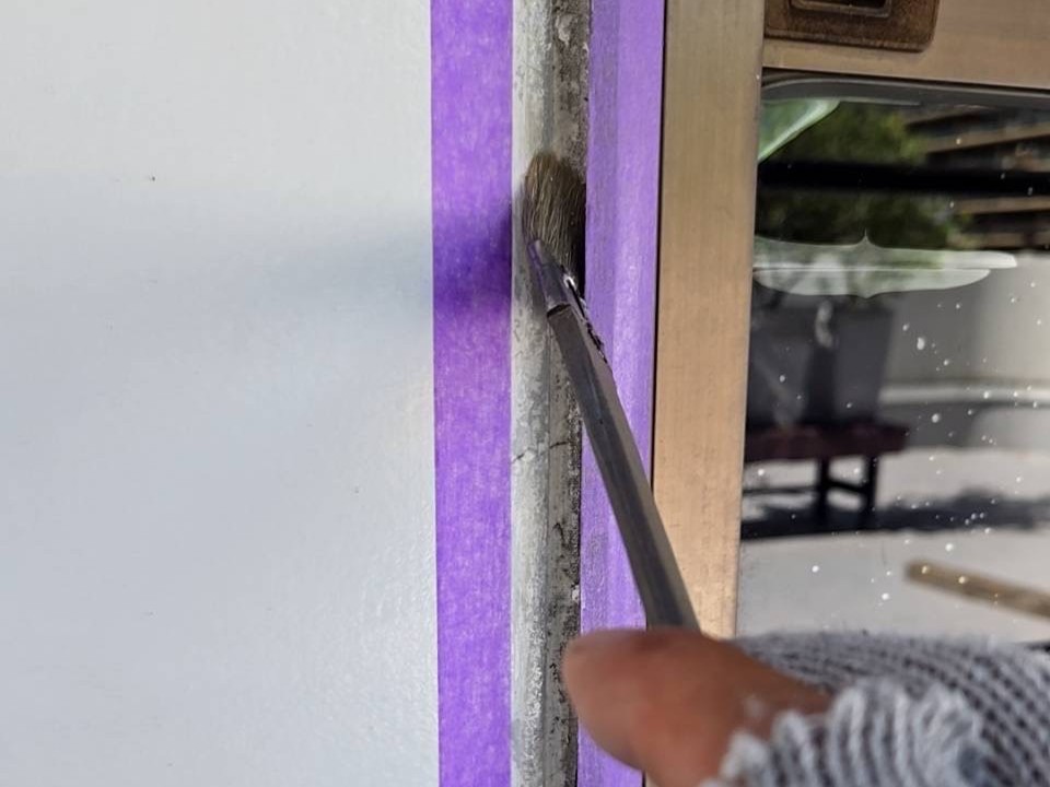 プライマー塗布作業です