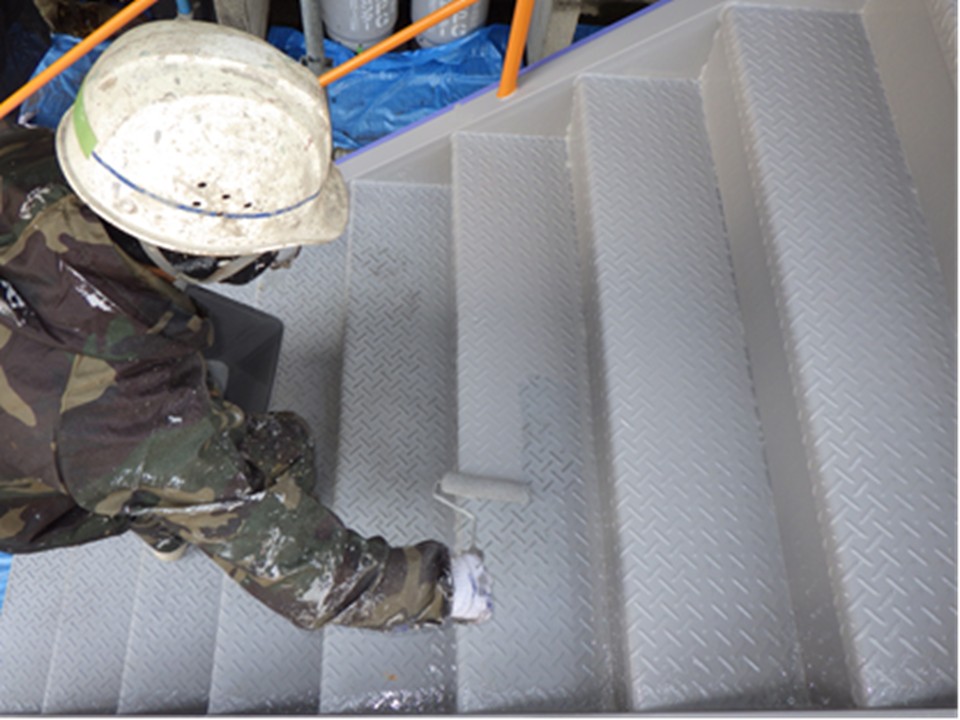 上塗り仕上げで美観と耐久性を向上