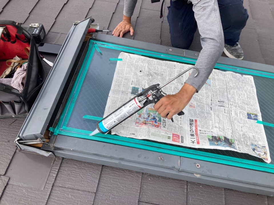 ネジ穴へコーキング処理を施した様子