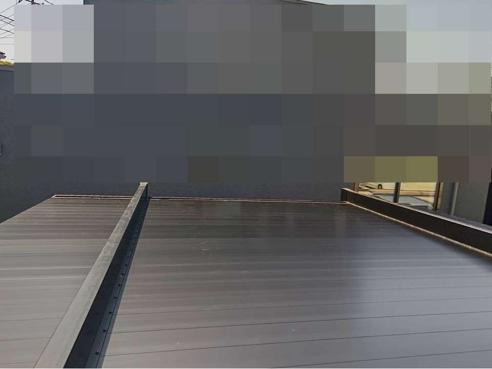 屋根材を取り付けていきます