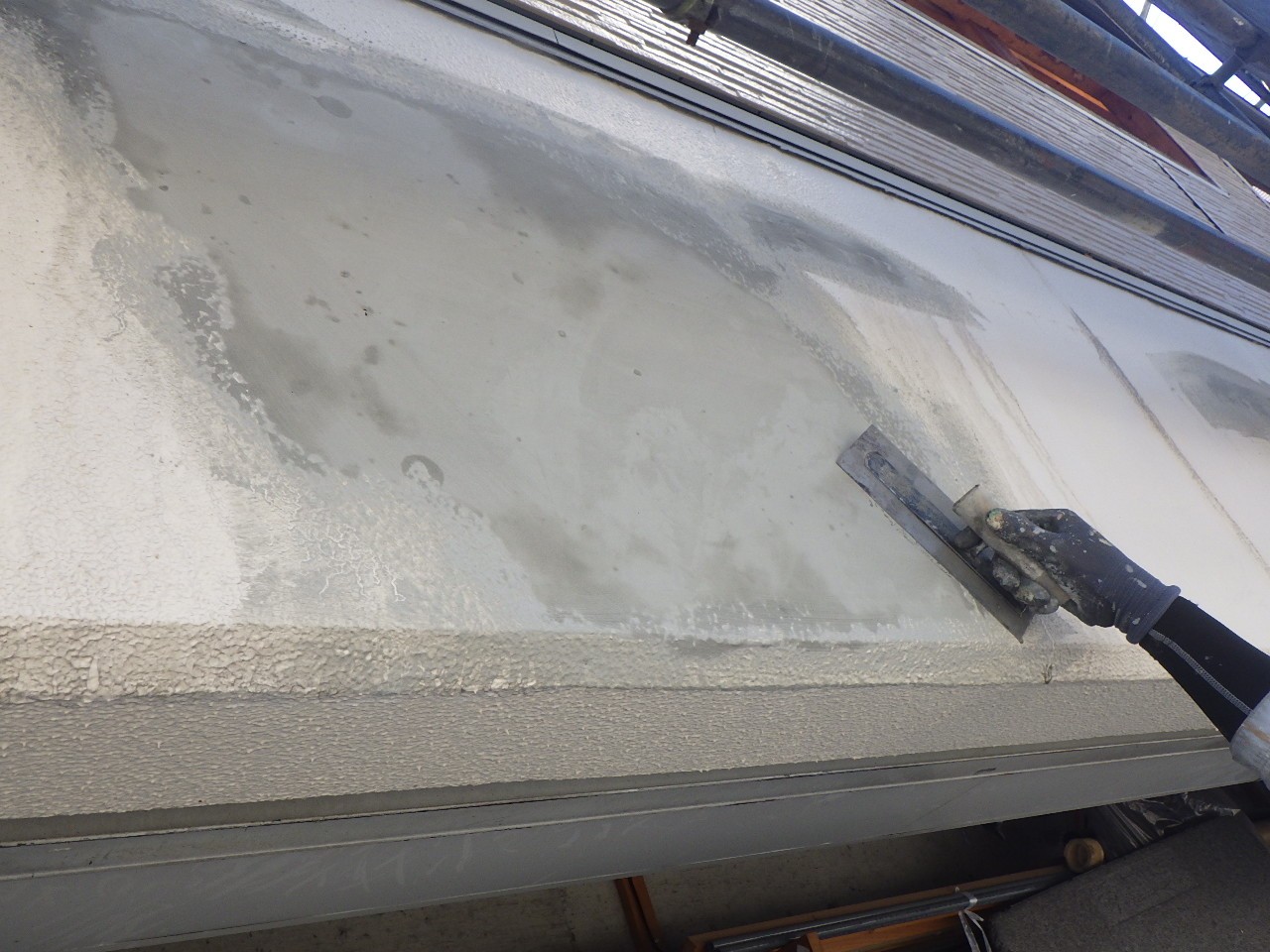 下地補修を行います