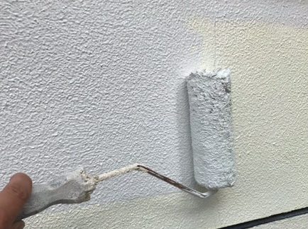 中塗り作業です