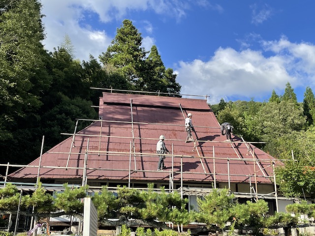 屋根足場の設置