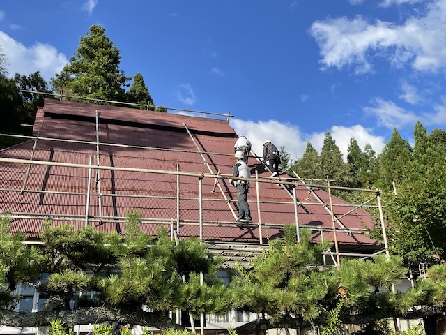 屋根足場の設置