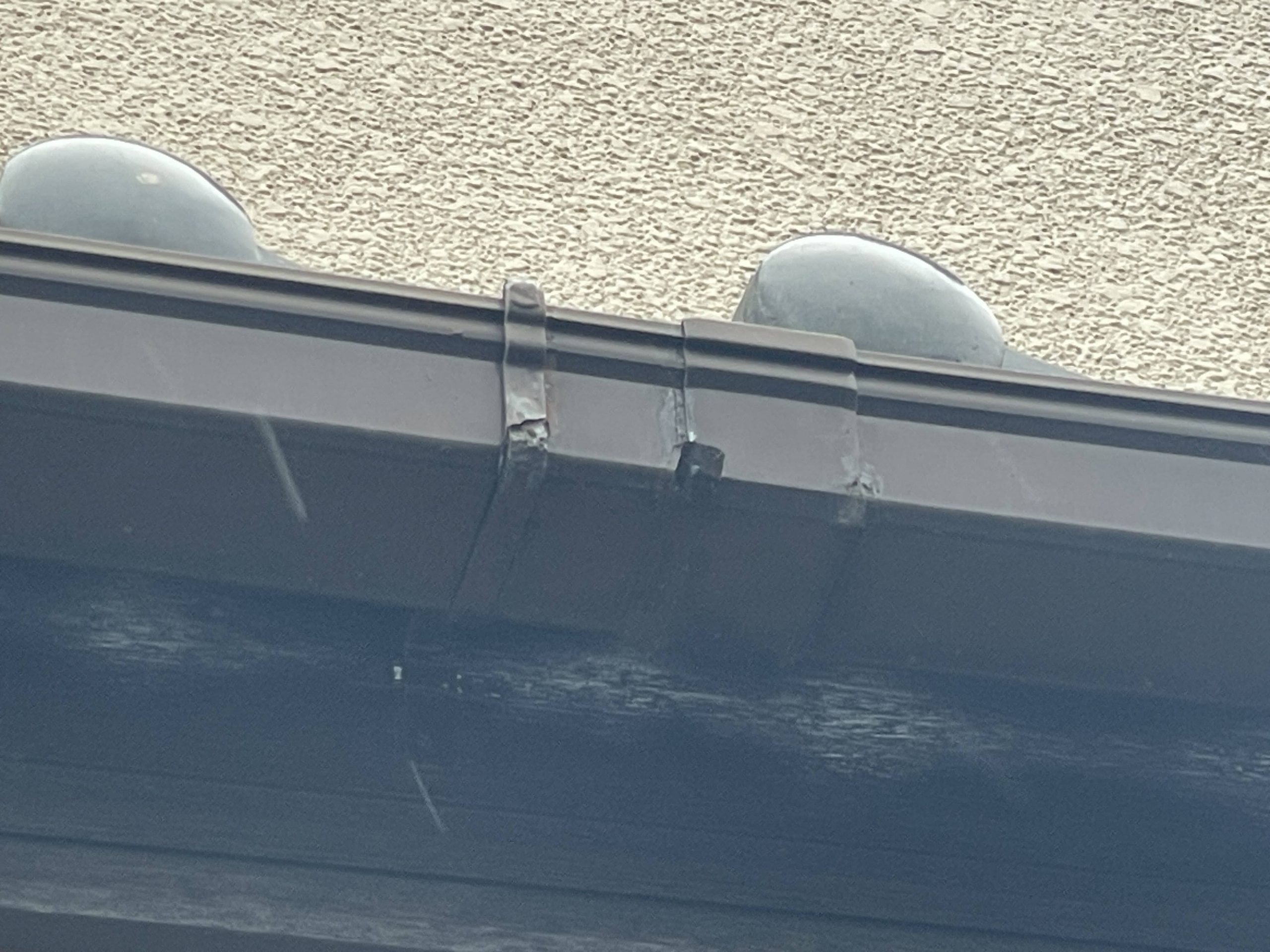 軒樋に亀裂