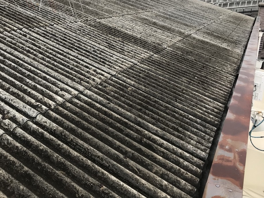 軒部分の金属錆