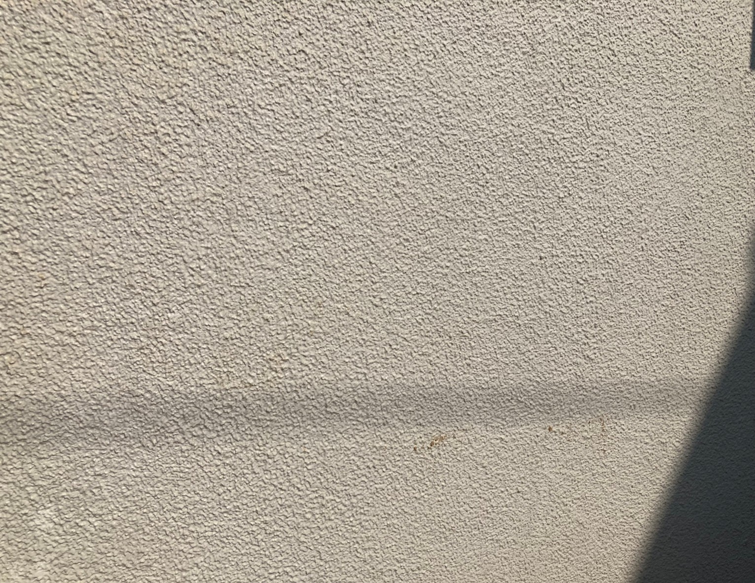 モルタル壁色褪せ