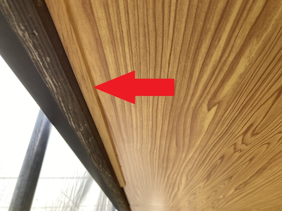 見切り材の取り付け中です