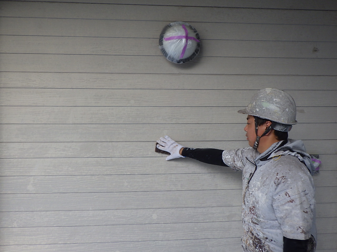 下地調整（ケレン）で表面を均一に