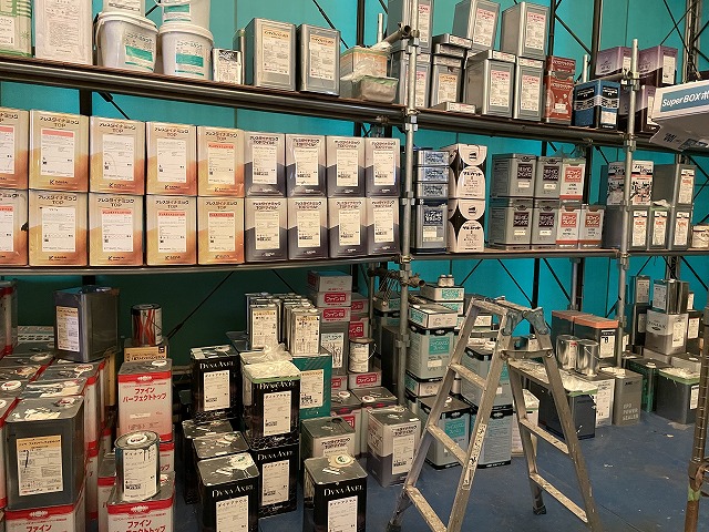 点検方法 ✅ ドローンや高所カメラを使用して、細部までしっかりチェック ✅ 外壁のひび割れ・剥がれの確認 ✅ 目地のコーキング（シーリング）の劣化状態をチェック  これらの方法で、お客様の大切なお住まいの現状を詳しく調査しました。