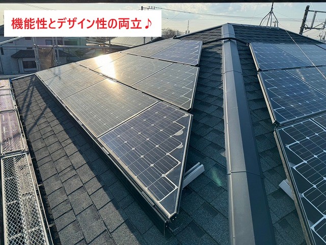 屋根工事完工後、既存の太陽光パネルを正確に復旧。  ・発電性能はそのまま ・見た目も違和感なし  アルマ アスファルトシングルの屋根と調和し、機能性とデザイン性を両立した仕上がりとなりました。