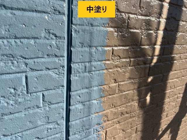 外壁塗装中塗り