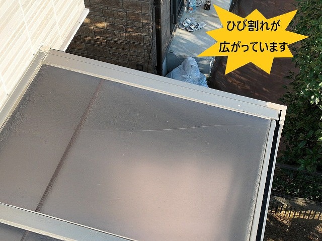 屋根パネルのひび割れ
