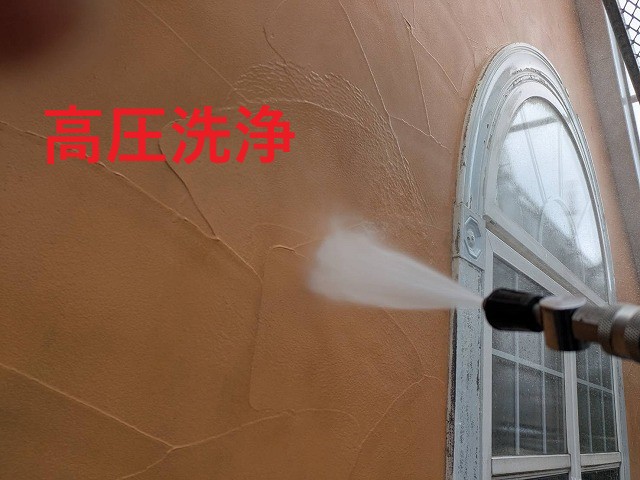 高圧洗浄をかけます