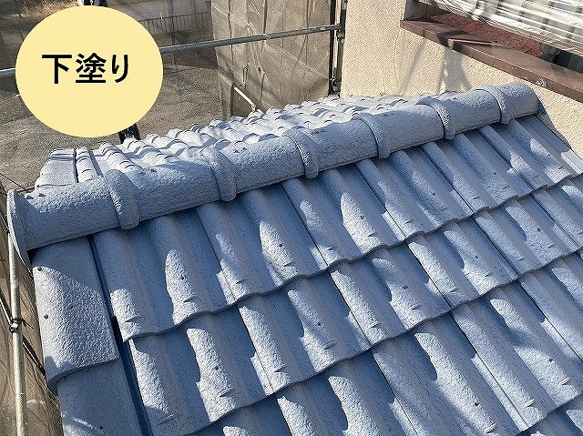 下塗り後のセメント瓦屋根