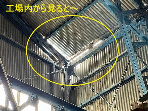 大型倉庫で雨漏り発生　屋根材はスレート波板