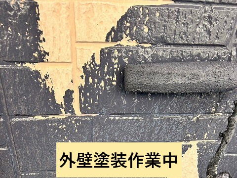 外壁塗装作業中