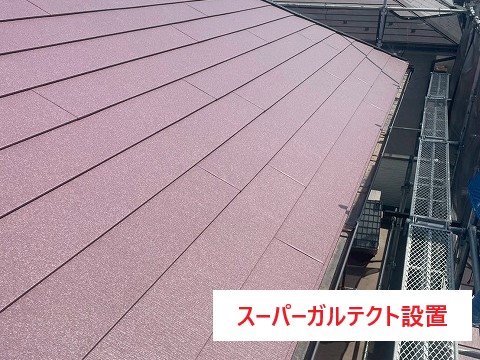 その屋根大丈夫？パミール屋根をカバー工事！