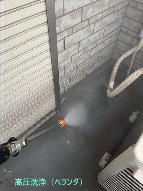 外壁修理でトップコート塗布とベランダトップコート塗布