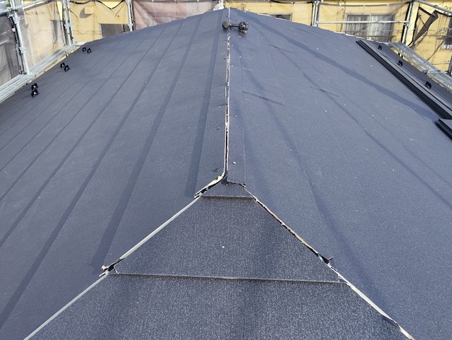 ガルバリウム屋根材の敷設