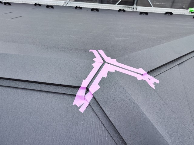 三ツ又棟板金のコーキング