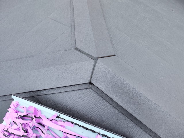 三ツ又棟板金のコーキング