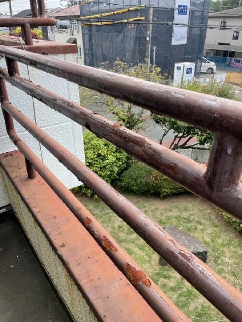 ベランダ手摺り笠木経年劣化