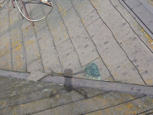 スレート屋根　割れ