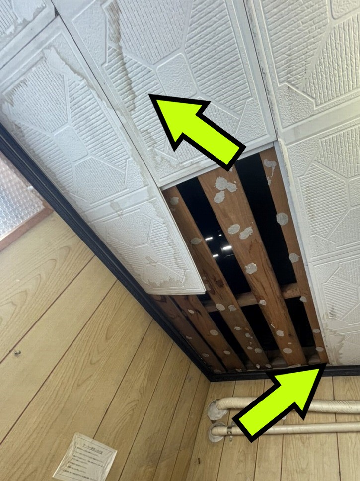 雨漏りしている天井