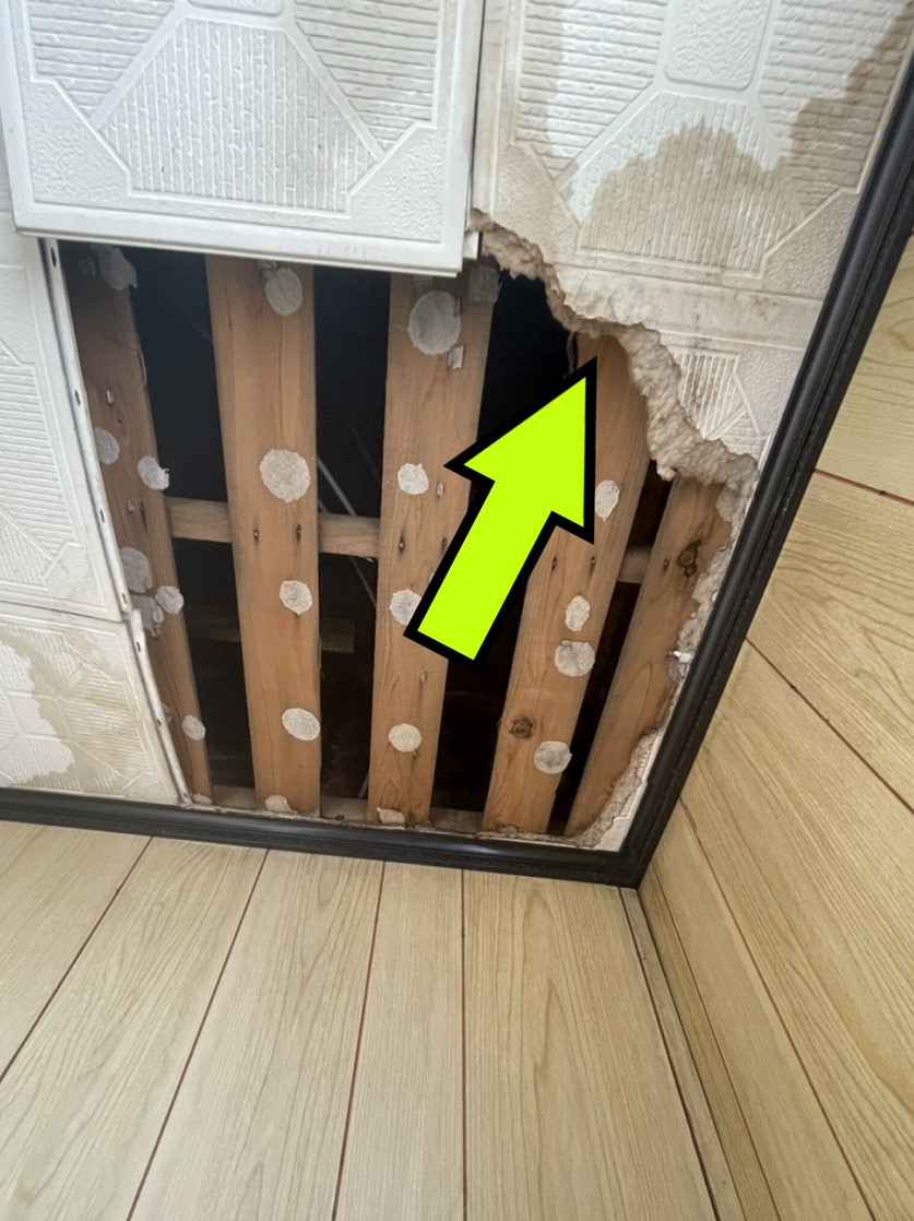 雨漏りしている天井