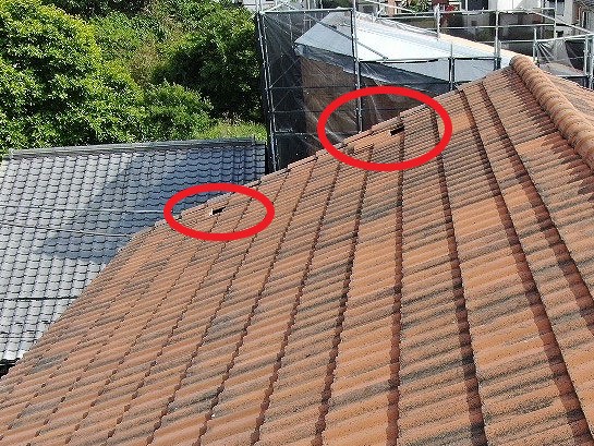 ズレた瓦