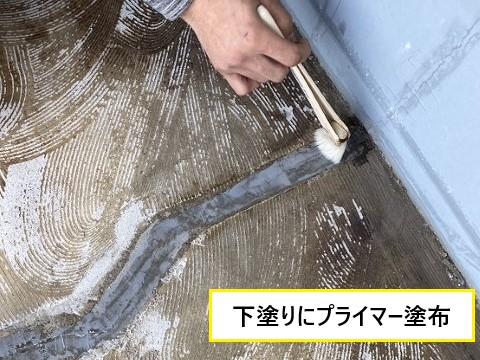 アパートの外廊下に水たまりが…長尺シートで解決