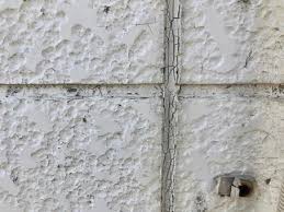 外壁と外壁の隙間のゴムみたいなものが劣化・・・