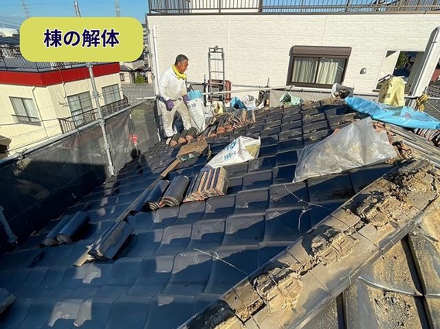 棟解体中の屋根