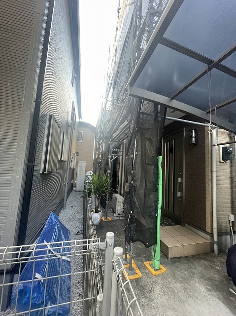 足場設置完成　飛散防止ネット