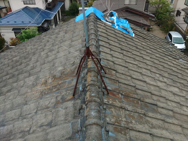 棟瓦がずれている瓦屋根
