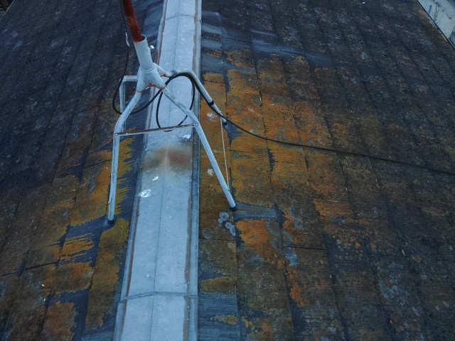 錆が広範囲に広がっている屋根